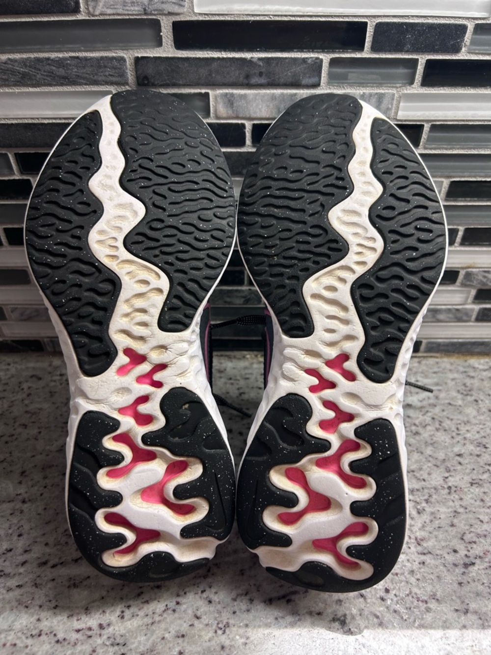 Nike Renew Gs Black/Pink Glow LT Smokey Grey Noir Running Shoes-size 4 youth - Picture 6 of 7